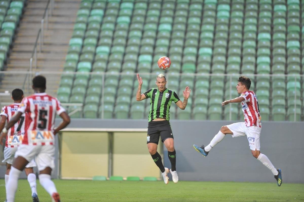 Veja fotos do jogo entre Amrica e Villa Nova