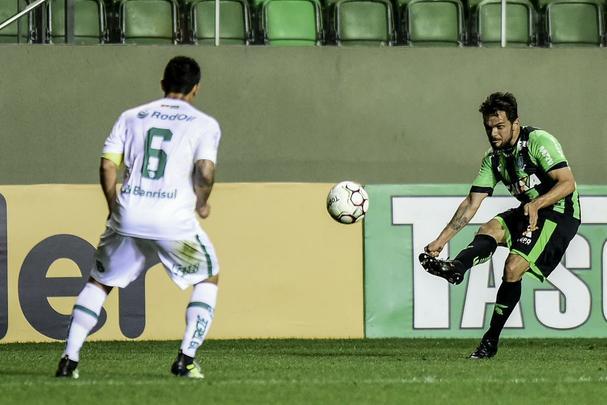 Norberto - com um gol e cinco assistências em 24 jogos na Série B, Norberto foi aprovado pela diretoria do América e teve o contrato renovado por mais um ano. Ele disputará posição no ano que vem com Aderlan, que será emprestado ao Coelho pelo Corinthians de Alagoas.