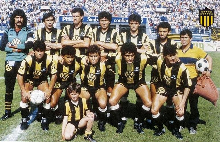 Pearol-URU (1987) - O pentacampeonato do histrico Pearol-URU foi um dos ttulos mais dramticos da histria da Copa Libertadores, aps Diego Aguirre - ex-tcnico do Atltico - marcar nos segundos finais da deciso diante do Amrica de Cli-COL. Antes, o time comandado por um ainda jovem scar Tabrez foi o melhor da primeira fase de grupos. Na etapa semifinal (tambm disputada em formado de grupos), eliminou River Plate-ARG e Independiente-ARG.