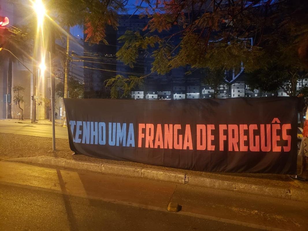 Faixas foram espalhadas pela cidade de Belo Horizonte