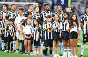 Mascotinhos do Atltico no jogo contra o Juventude, no Mineiro, pelo Campeonato Brasileiro de 2022