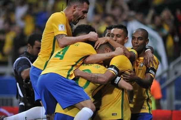 Neymar comemora seu gol no clssico diante da Argentina