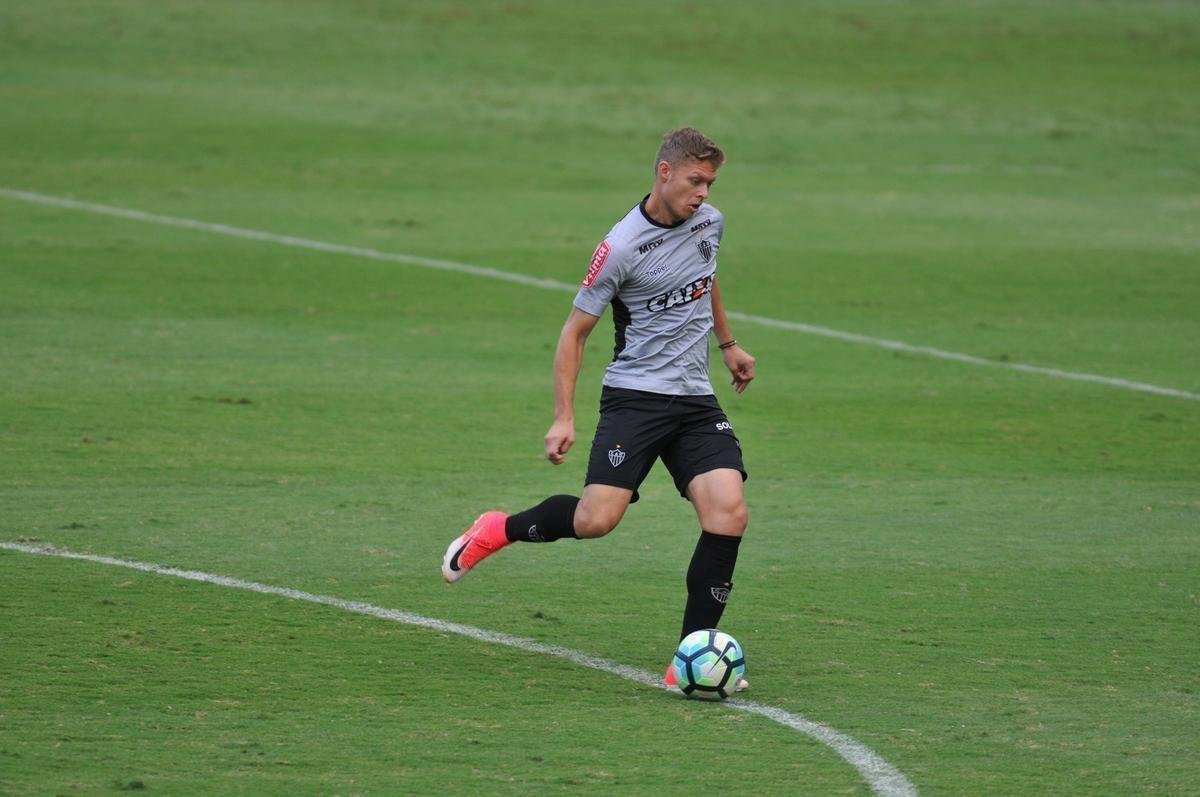 Na temporada 2017, Clayton, que era pouco aproveitado por Roger Machado, foi trocado por Marlone com o Corinthians. Os dois jogadores foram cedidos por emprstimo. Com a camisa alvinegra, Marlone foi campeo mineiro de 2017. Ao final da temporada, o atleta deixou o clube e foi para o Sport. No clube, foram 18 jogos e trs gols feitos.