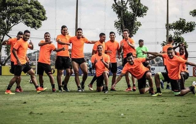 Imagens do treinamento do Zamora na Toca da Raposa 2