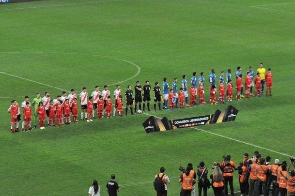 As melhores fotos do duelo entre Cruzeiro e River Plate, no Mineiro, pela Copa Libertadores 2019