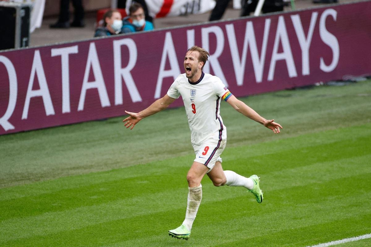 Fotos do gol de Harry Kane, da Inglaterra, sobre a Alemanha, em Wembley. Ingleses venceram por 2 a 0 e avanaram s quartas de final da Eurocopa