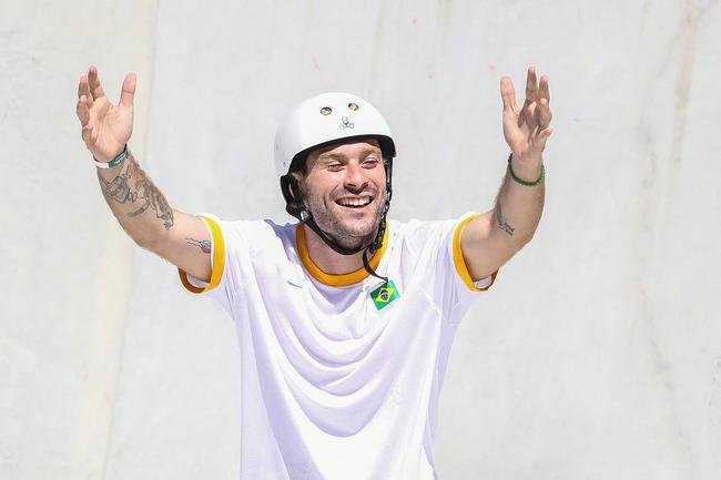 Pedro Barros conquistou a medalha de prata no skate park e vibrou muito com p�dio in�dito na modalidade que estreou nos Jogos de T�quio