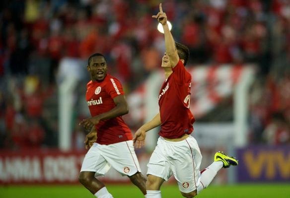 Galeria de imagens da partida entre Internacional e Cruzeiro em Novo Hamburgo-RS