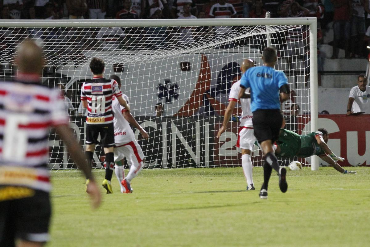 2015 - Santa Cruz 1 x 0 Salgueiro / Campeonato Pernambucano - O mais recente título no Arruda aconteceu em 2015, contra o Salgueiro, rival em 2020 na final. Com gol solitário de Anderson Aquino, o Tricolor conquistou a taça com Arruda lotado.