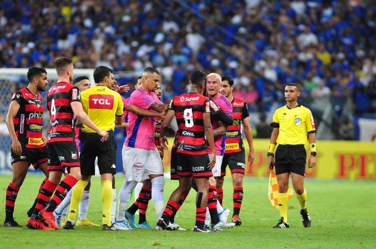 Em reencontro com a torcida aps o ttulo da Srie B, Cruzeiro enfrentou o Ituano no Mineiro, em Belo Horizonte, pela 33 rodada. Veja as melhores imagens!