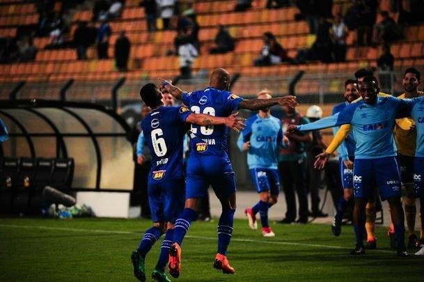 Fotos da vitória do Cruzeiro sobre o Santos, por 1 a 0, no Pacaembu, com gol de Bruno Silva