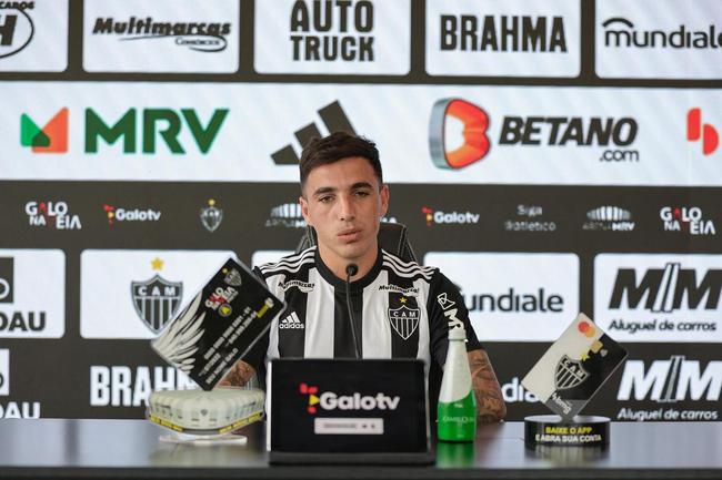 Renzo Saravia: livre no mercado (sem custos para aquisição de direitos). Jogador estava sem clube desde a saída do Botafogo, no fim de 2022.