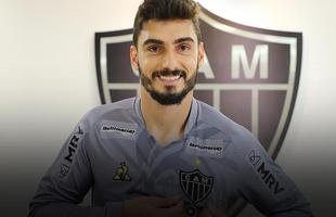 Rafael - Anunciado como refor�o do Atl�tico em mar�o de 2020, Rafael chegou ao Cruzeiro em 2002, aos 13 anos. Passou por todas as categorias da base celeste at� ser promovido ao time profissional pelo t�cnico Adilson Batista em 2008, um ano depois de ter conquistado a Copa S�o Paulo de Futebol J�nior. Na equipe principal, foi reserva de F�bio por anos. Sempre que acionado, foi bem. Foram 112 partidas e dez t�tulos pelo ex-clube: estaduais de 2008, 2009, 2011, 2014, 2018 e 2019; Copas do Brasil de 2017 e 2018 e Campeonatos Brasileiros de 2013 e 2014. Agora, chega � Cidade do Galo com o objetivo de ser protagonista.