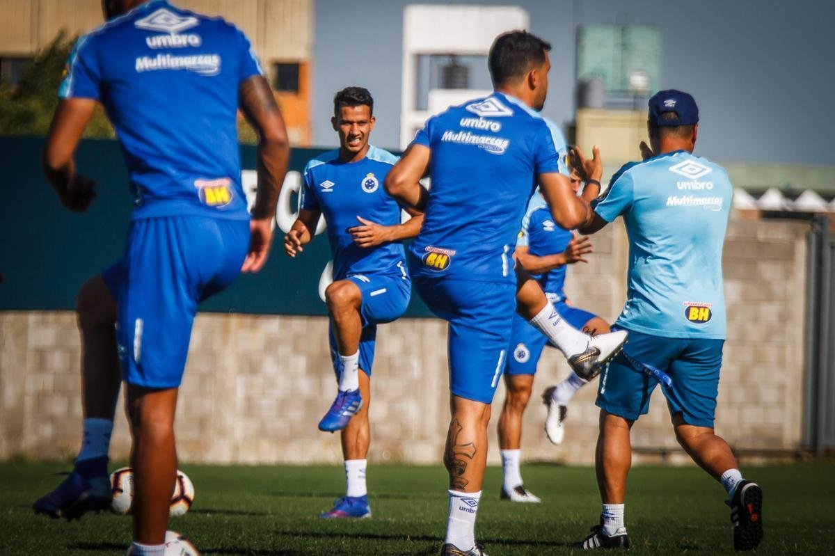 Cruzeiro treinou no complexo Nuevo Gasmetro, do San Lorenzo, antes da estreia na Copa Libertadores. Time celeste enfrenta o Huracn, nesta quinta-feira (07/03), s 19h, no El Palacio
