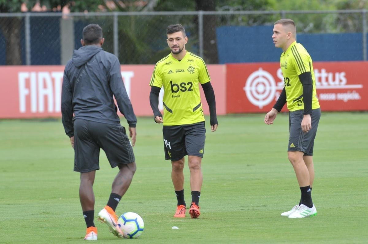 Para treino do Flamengo, Arrascaeta retornou  Toca da Raposa II pela primeira vez aps deixar o Cruzeiro