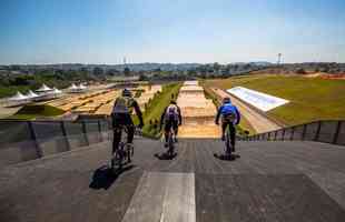 Localizado dentro do Parque Radical, em Deodoro, a pista de BMX tem percurso entre 300m e 400m