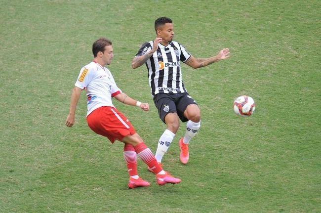 Fotos do jogo de ida da semifinal do Mineiro entre Tombense e Atltico, no Independncia, em Belo Horizonte.