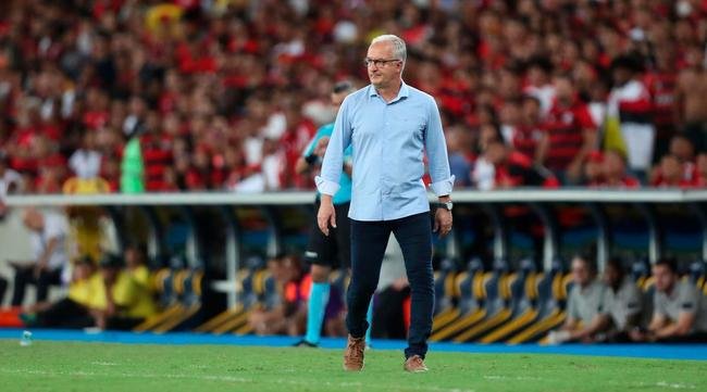 O Athletico-PR anunciou a contratao do tcnico Dorival Jnior, que estava sem clube