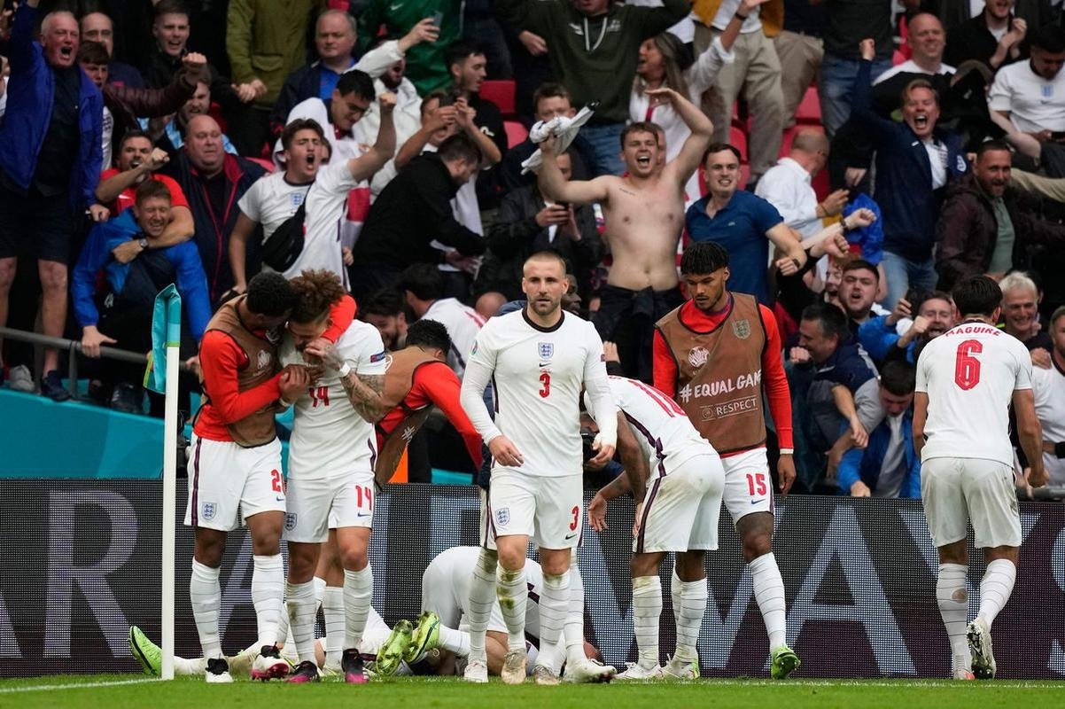 Fotos do gol de Harry Kane, da Inglaterra, sobre a Alemanha, em Wembley. Ingleses venceram por 2 a 0 e avanaram s quartas de final da Eurocopa