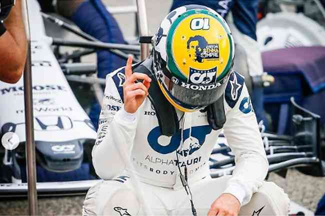 Pierre Gasly usou capacete desenhado em homenagem ao ídolo Ayrton Senna, em Ímola