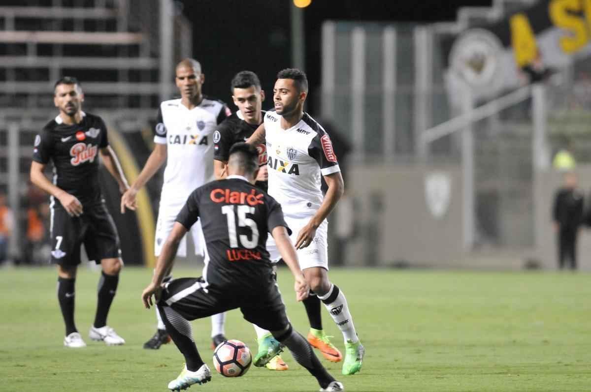 Imagens do duelo entre Atltico e Libertad-PAR, no Independncia, pela Copa Libertadores