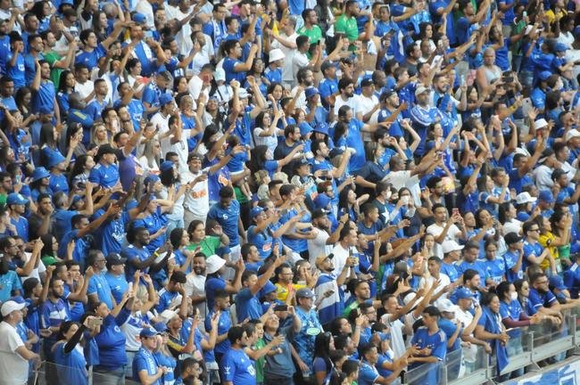 Fotos da torcida do Cruzeiro, no Mineiro, na partida contra a Ponte Preta pela 13 rodada da Srie B do Campeonato Brasileiro. Mineiro recebeu grande pblico mais uma vez