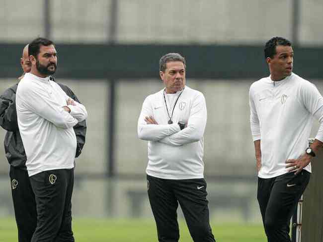 Trs dos ltimos quatro tcnicos do Corinthians continuam no clube e agora trabalham juntos