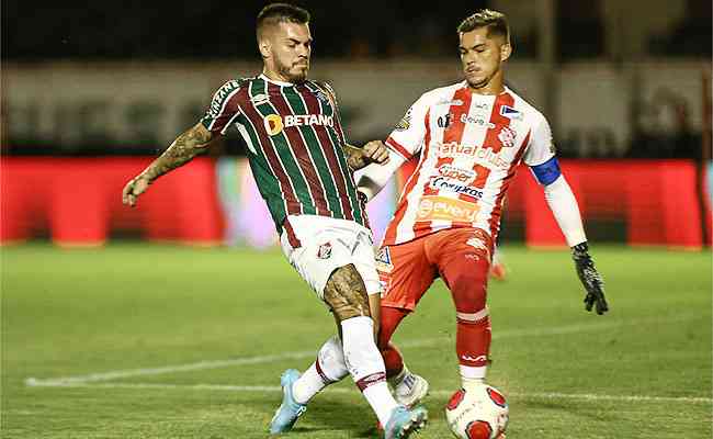 Emprestado pelo Galo, Nathan estreou com derrota pelo Fluminense no Carioca