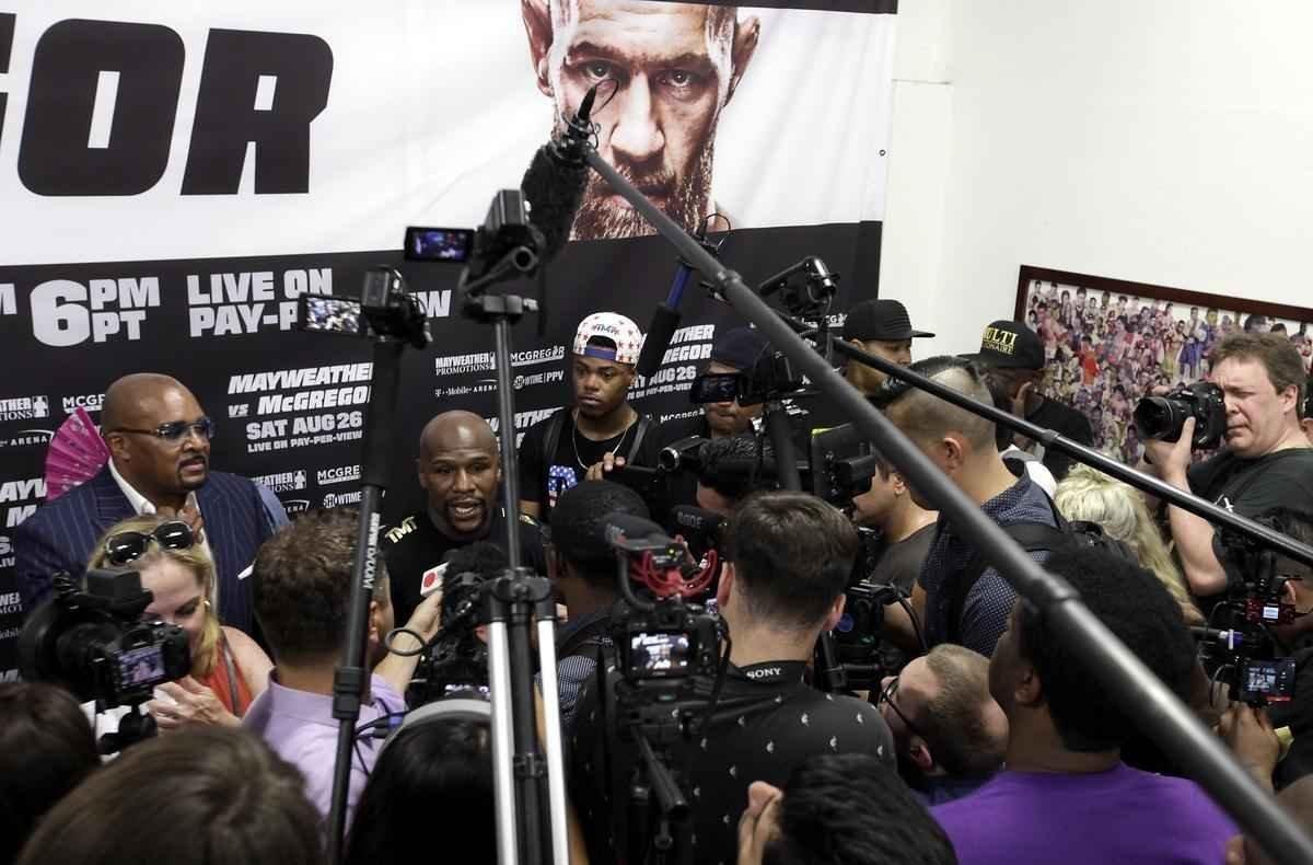 Em preparao para superluta contra Conor McGregor, em 26 de agosto, Floyd Mayweather recebe imprensa em treino aberto em Las Vegas 