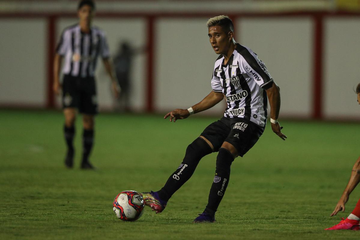 Tombense e Atlético se enfrentaram nesta quinta-feira (4), em partida válida pela 2ª rodada do Campeonato Mineiro. O confronto foi realizado no Estádio Antônio Guimarães de Almeida, em Tombos. No primeiro tempo, uma queda de energia paralisou a partida por cerca de 20 minutos.