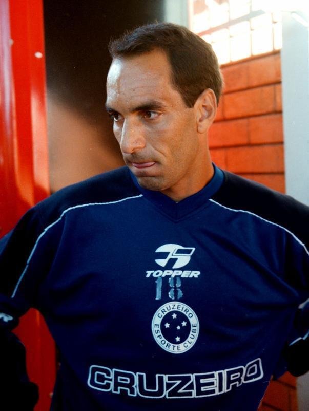 Atacante Edmundo (Flamengo: 1995 / Cruzeiro: 2001): 23 jogos por Flamengo (9 gols) e 12 jogos por Cruzeiro (8 gols)