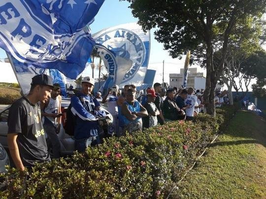 Torcida viu minutos iniciais do treino desta quinta-feira