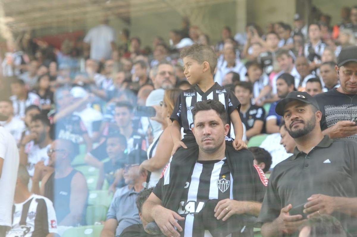 Torcida do Atltico acompanha duelo contra o Palmeiras, no Independncia