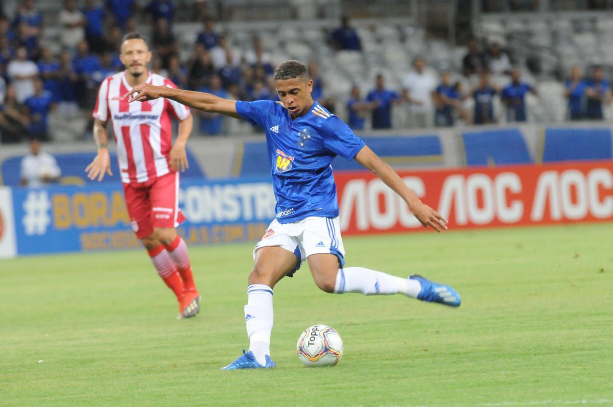 Rafael Santos (lateral-esquerdo)