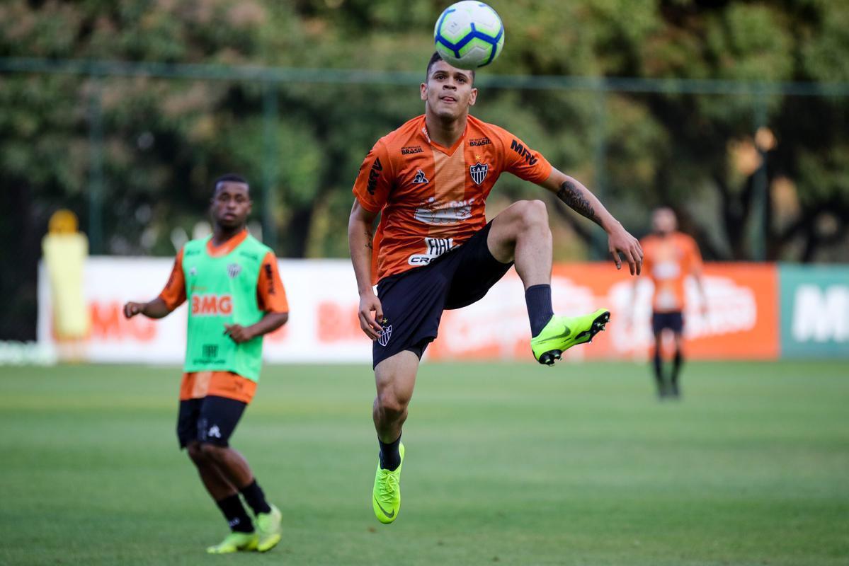 Hulk - Jovem revelação da base do Atlético, o lateral-esquerdo foi emprestado ao Paraná no começo do ano. Em junho, ele rescindiu com o Galo para assinar com o Porto B. O alvinegro ficou com 30% dos direitos econômicos do jogador. No clube português, são oito jogos e um gol marcado.