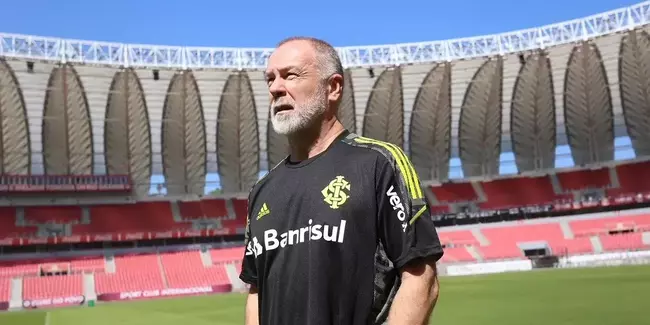 Mano Menezes - Demitido do Cruzeiro pouco aps o clssico, passou por Palmeiras, Bahia e Al Nassr. Desde o ano passado, est no comando do Internacional.