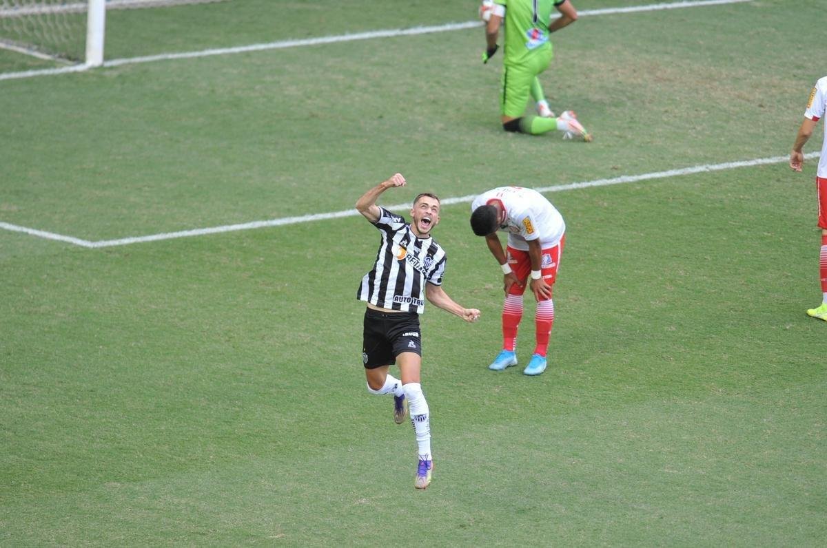 Fotos do jogo de ida da semifinal do Mineiro entre Tombense e Atltico, no Independncia, em Belo Horizonte.