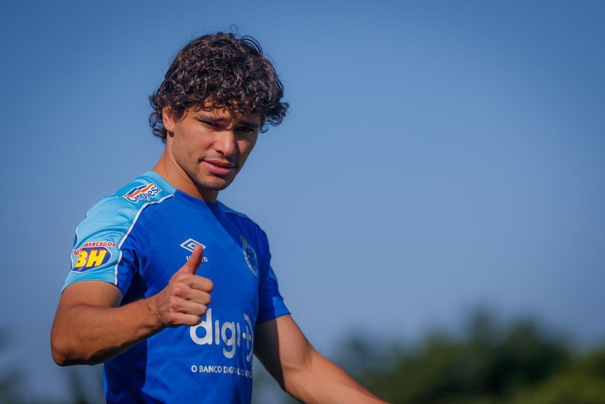 Contratado sob alta expectativa aps boa temporada pelo Santos em 2018, Dod frustrou a torcida do Cruzeiro. Na maior parte de 2019, sem conseguir regularidade, amargou a reserva de Egdio, mesmo com o titular sofrendo com muitas crticas. O lateral-esquerdo ajuizou ao contra a Raposa em maro de 2020 e entrou em acordo em dezembro daquele ano. No total, foram 28 jogos e um gol marcado com a camisa celeste.