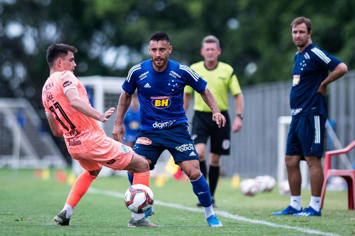 Imagens do jogo-treino entre Cruzeiro e Bolívar, neste sábado (20/2), na Toca da Raposa II. Time celeste venceu por 1 a 0