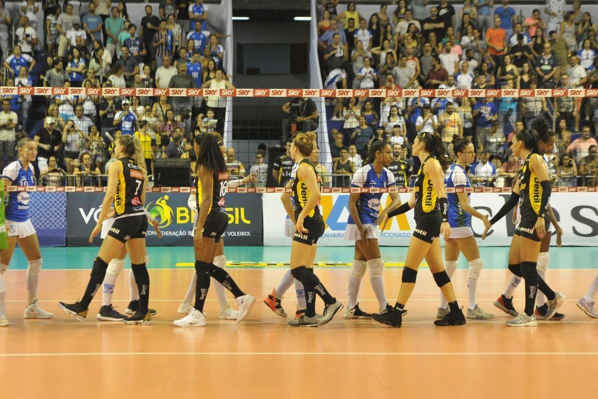 Minas x Praia: veja fotos da primeira partida da final