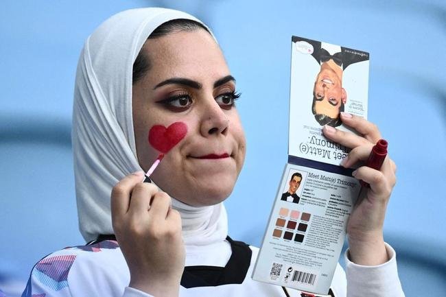 Torcida coloriu o Estdio Al Janoub, no Catar, para acompanhar a partida entre Japo e Crocia, pelas oitavas de final