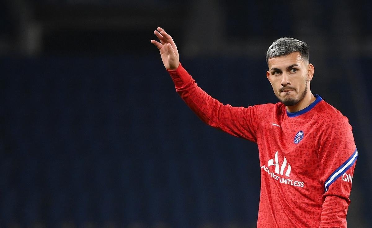 Volante argentino Leandro Paredes, do PSG, superou a COVID-19