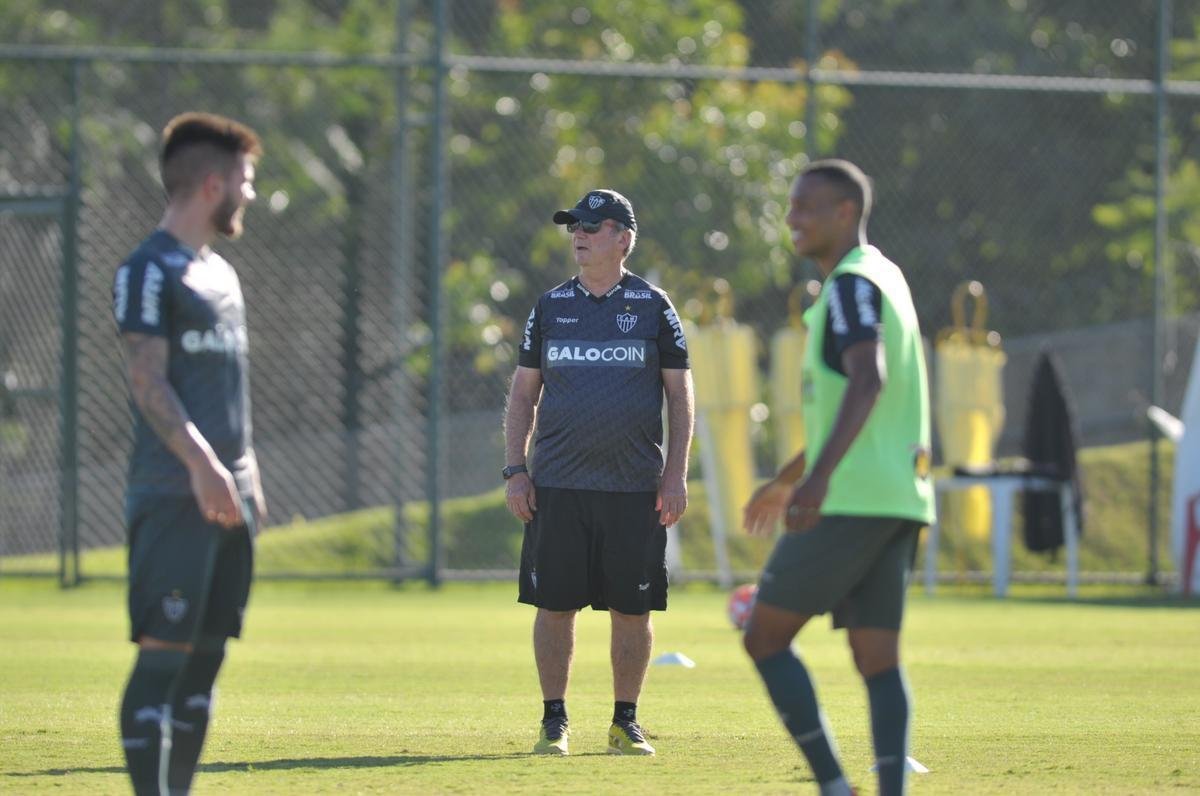 Veja fotos do treino do Atltico