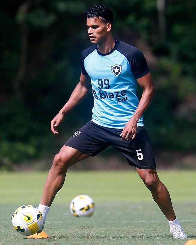 Danilo Barbosa (midfielder) - injured