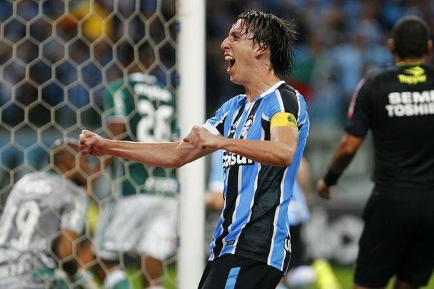 Pedro Geromel (Grmio) - 32 anos - 3 jogos no Campeonato Brasileiro - Titular absoluto do Grmio, Geromel ficou fora por estar com a Seleo Brasileira na Copa do Mundo.