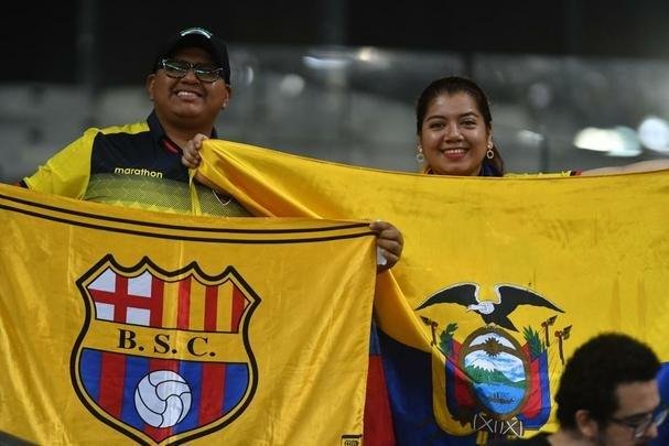 Fotos das torcidas de Uruguai e Equador no Mineiro