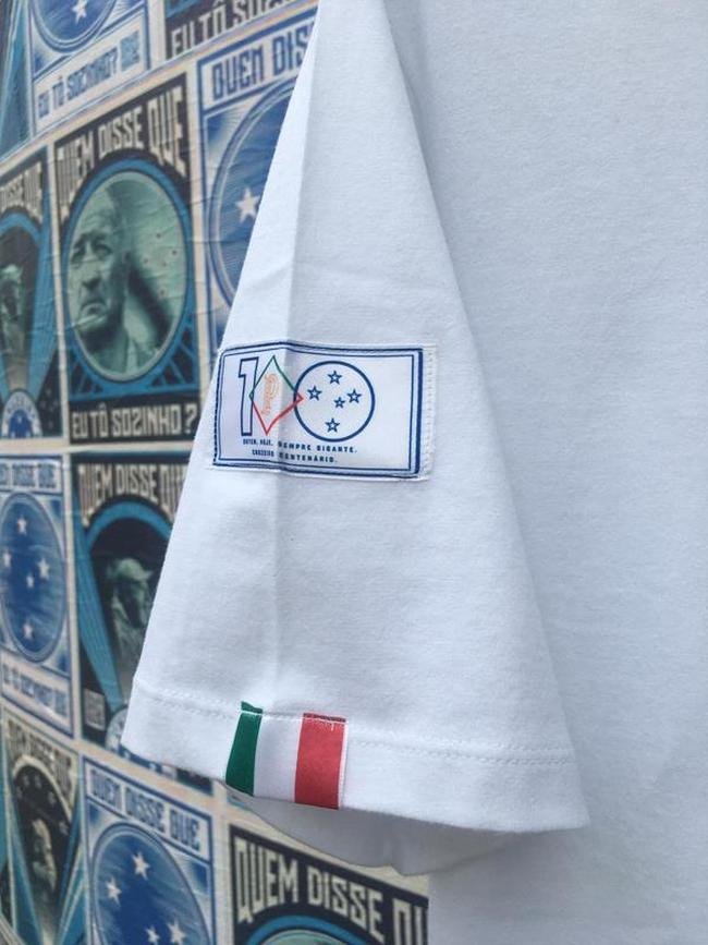 Camisas comemorativas lanadas por marca licenciada pelo Cruzeiro
