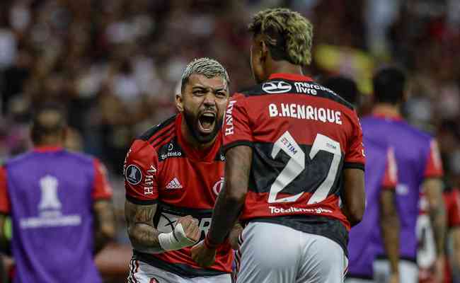 Dupla Gabigol e Bruno Henrique, do Flamengo, soma 42 gols e 13 assistncias na temporada