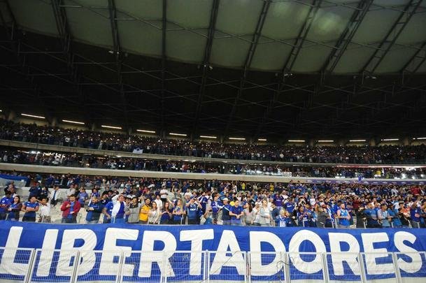 Torcida do Cruzeiro lotou o Mineiro em duelo com o Grmio pela semifinal da Copa do Brasil