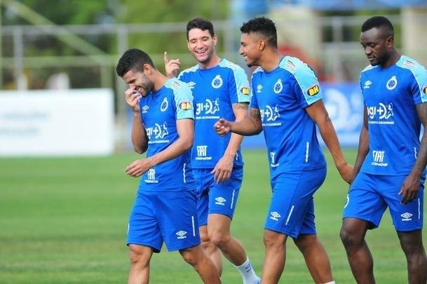 Técnico Abel Braga comandou atividade fechada à imprensa na Toca da Raposa II